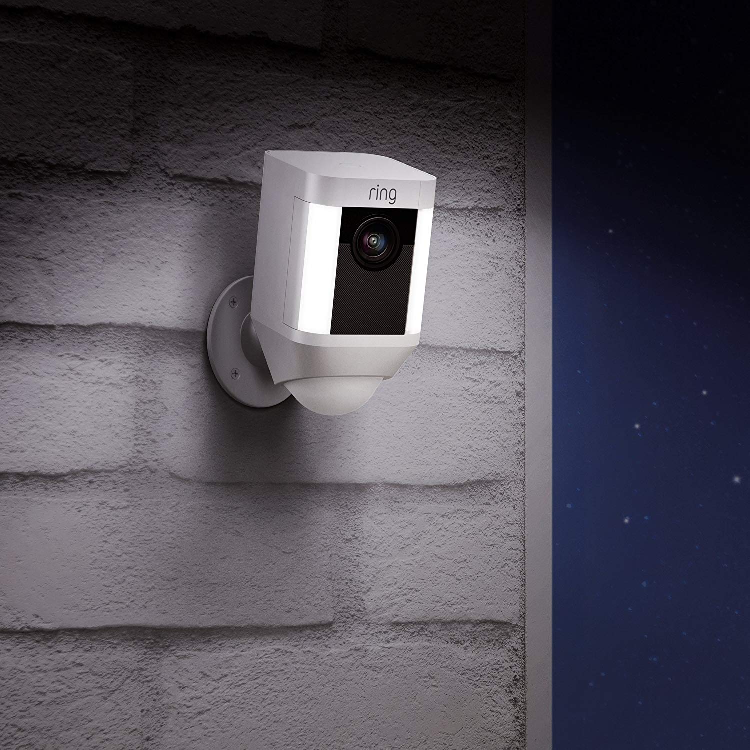 Ring Spotlight Cam, Camera không dây dùng pin, nói chuyện 2 chiều, tích hợp đèn LED, chuông báo động - Ảnh 2